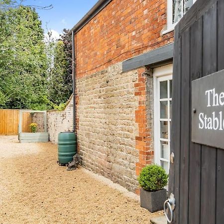 2 Bedroom Cottage In Old Town Swindon Bagian luar foto