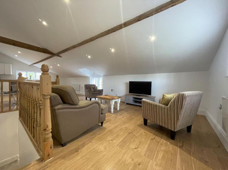 2 Bedroom Cottage In Old Town Swindon Bagian luar foto